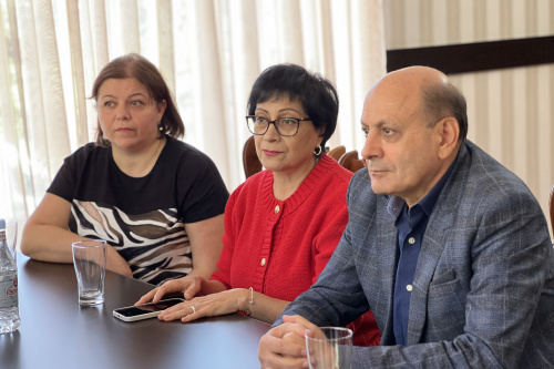 Հայաստանում Ֆրանսիայի դեսպանատան աշխատակիցների և ֆրանսիացի կամավորի հետ հանդիպում ԵՊՀ ԻՄ-ում